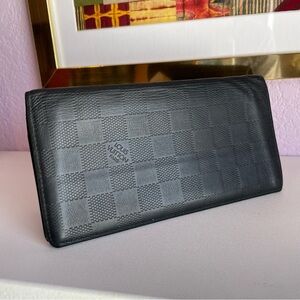 Authentic Louis Vuitton Men’s long leather Brazza wallet in Damier Black